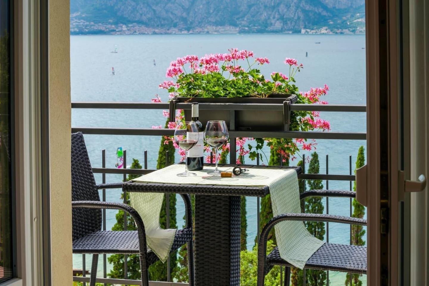 Finestra Sul Lago Malcesine Apt Riva Eksteriør bilde